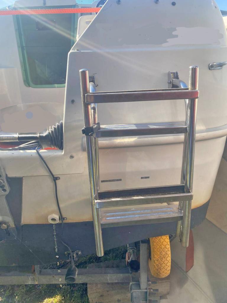 Weitere Ansicht der Quicksilver Cabin 435 Baujahr 1999, 4.48 Meter lang, Zustand: gut