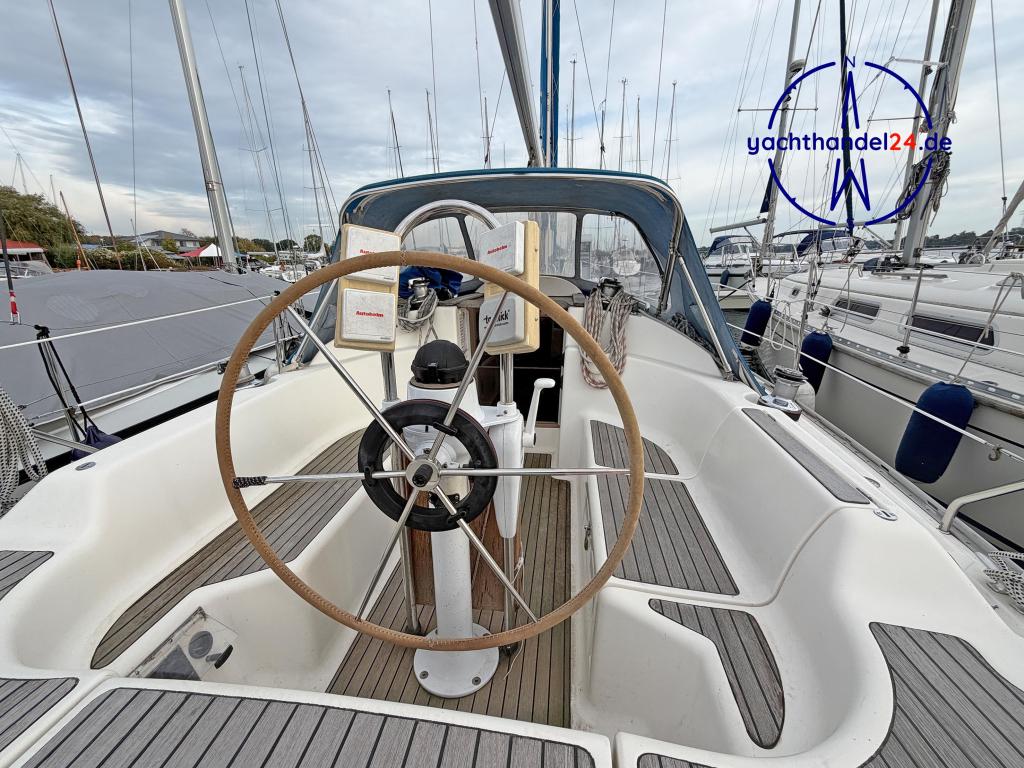 Deck der Bavaria 33 Exclusiv Baujahr 1996, 10.28 Meter lang, Zustand: gut
