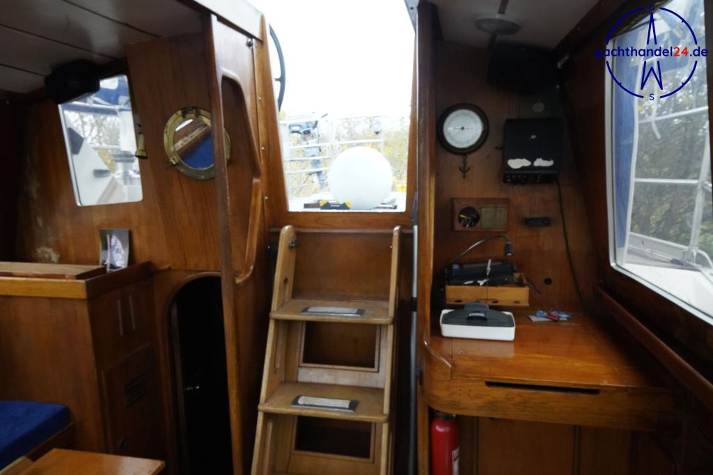 Innenansicht der Nautors Swan 39 DS Baujahr 1977, 11.98 Meter lang, Zustand: reparaturbed&uuml;rftig