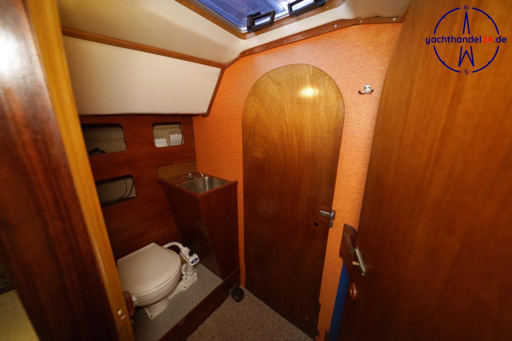 Motorraum der Verl 900 Baujahr 1976, 9.28 Meter lang, Zustand: gut