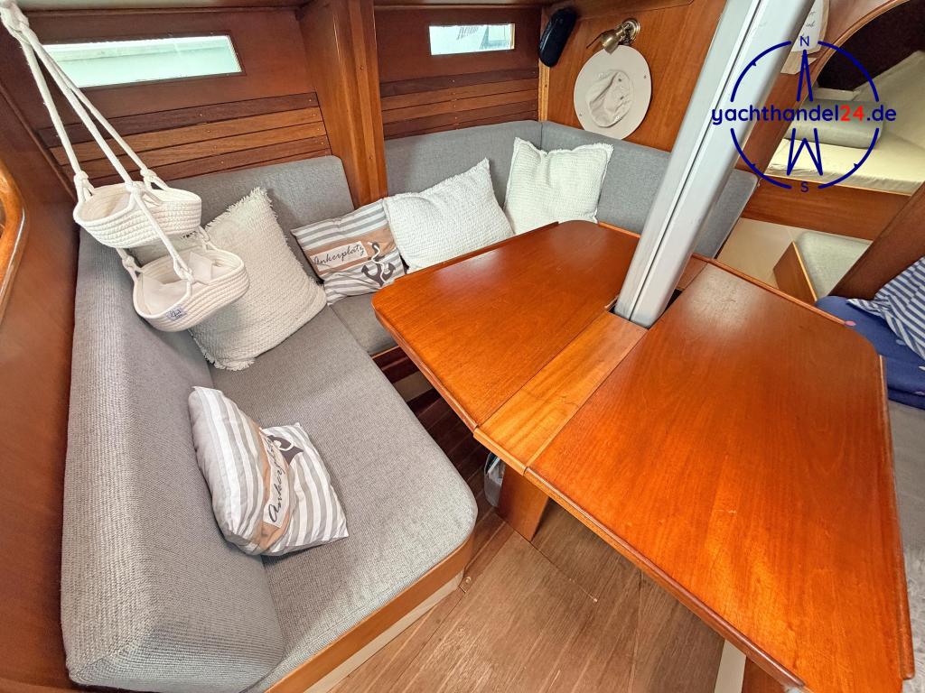 Cockpit der Diva Fabola Diva 39 Baujahr 1986, 11.8 Meter lang, Zustand: gut