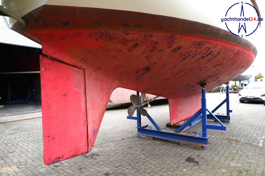 Cockpit der Nautors Swan 39 DS Baujahr 1977, 11.98 Meter lang, Zustand: reparaturbed&uuml;rftig