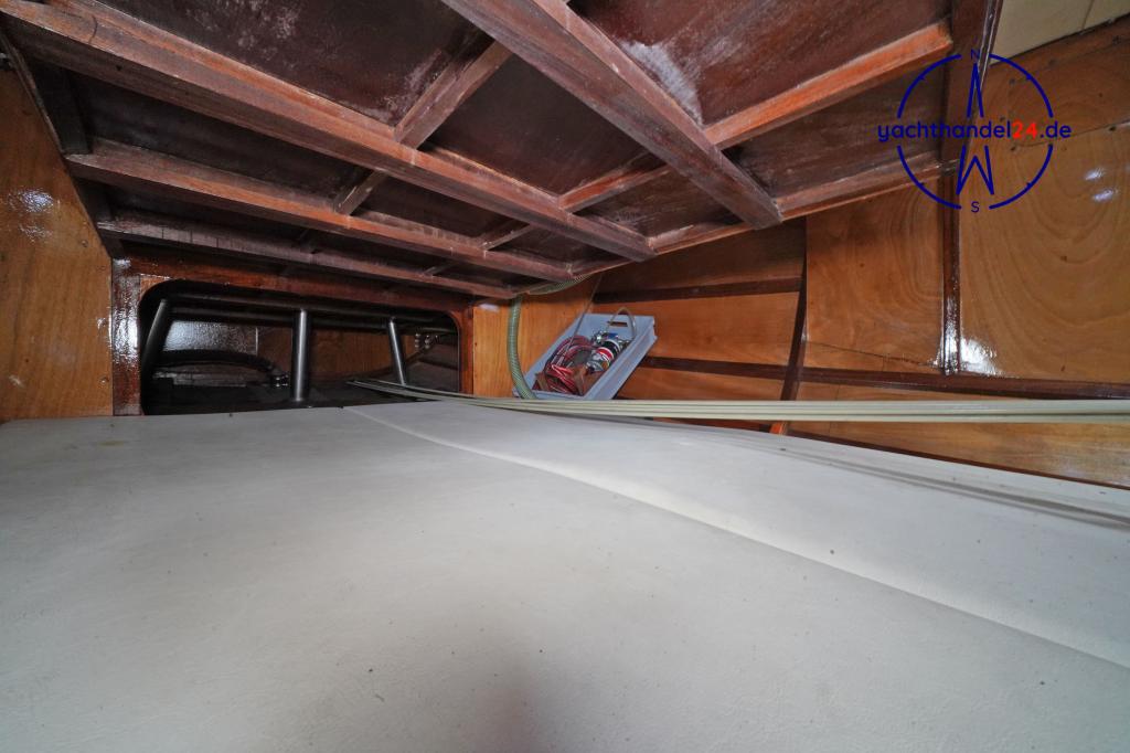 Cockpit der Waarschip 36 LD Baujahr 1992, 10.75 Meter lang, Zustand: reparaturbed&uuml;rftig