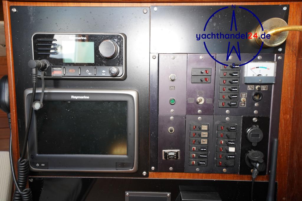 Innenansicht der Trio 92 Baujahr 1983, 9.2 Meter lang, Zustand: sehr gut