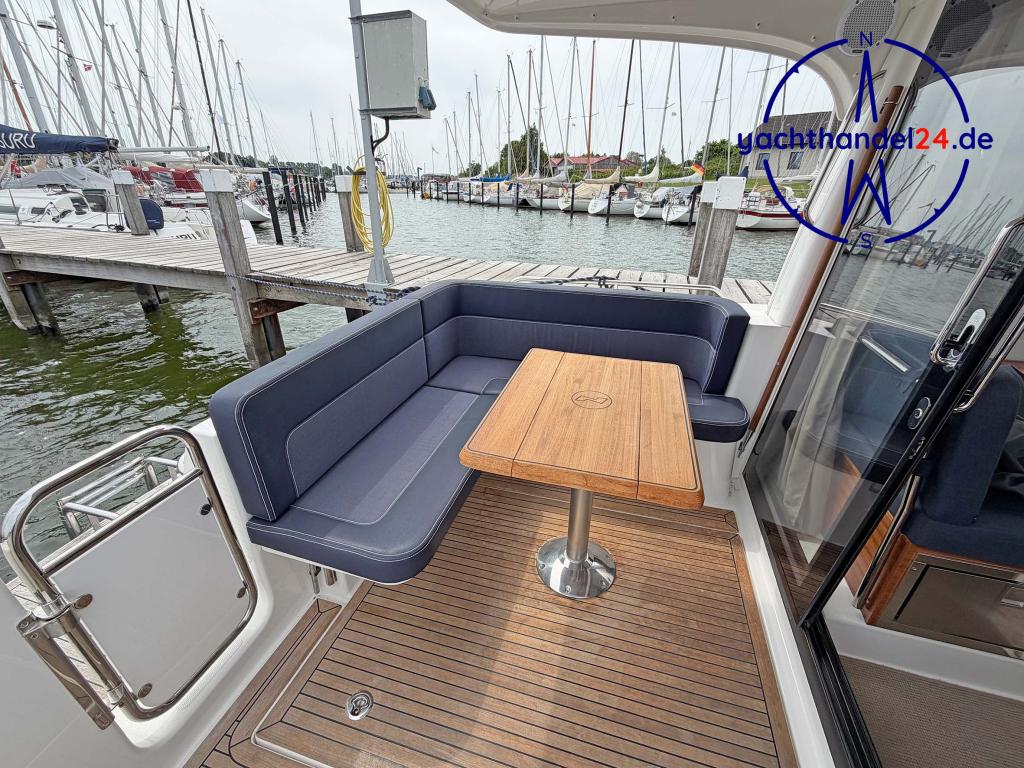 Deck der Nimbus 305 Coup&eacute; Baujahr 2018, 10.07 Meter lang, Zustand: neuwertig
