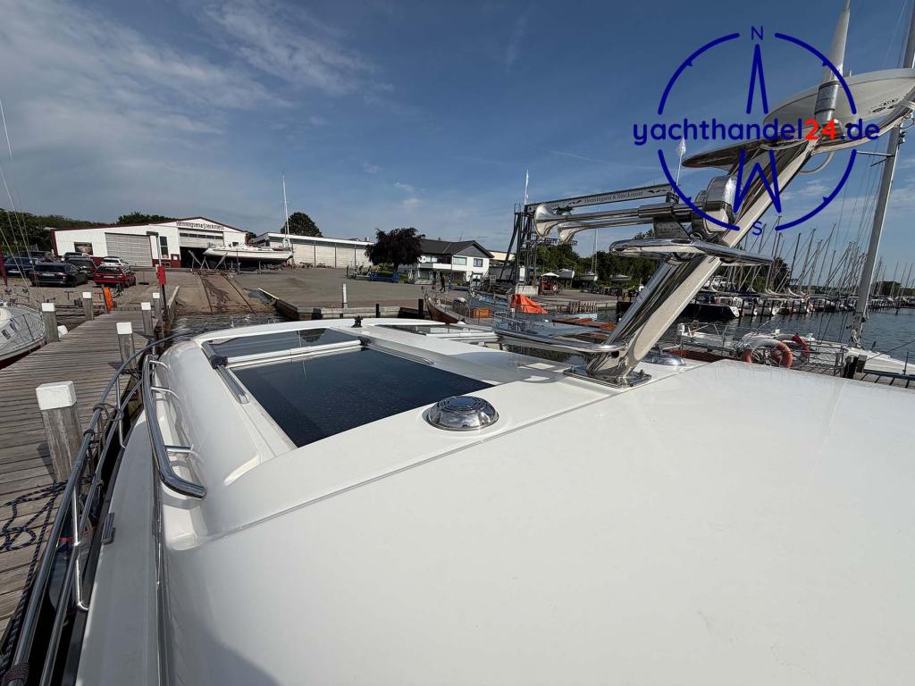 Cockpit der Nimbus 305 Coup&eacute; Baujahr 2018, 10.07 Meter lang, Zustand: neuwertig