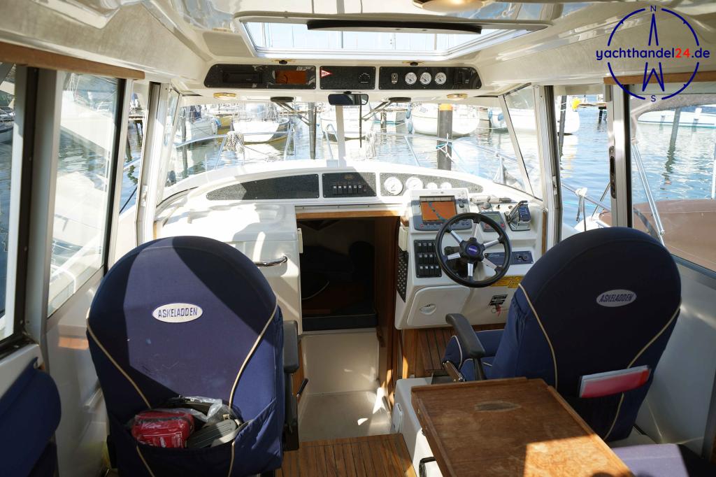 Motorraum der Askeladden 805 Commuter Baujahr 2006, 8 Meter lang, Zustand: gut