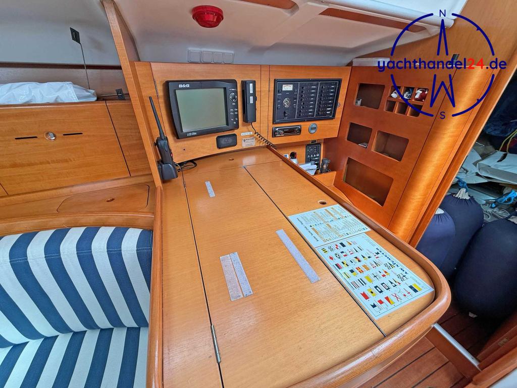 Motorraum der Beneteau First 40.7 Baujahr 1999, 12.17 Meter lang, Zustand: gut