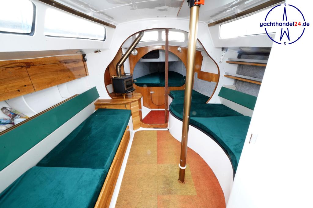 Kaj&uuml;te der Comar Comet 910 Baujahr 1977, 9.1 Meter lang, Zustand: reparaturbed&uuml;rftig