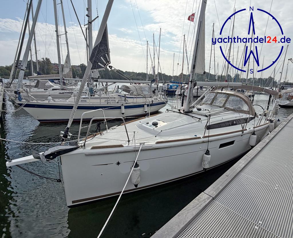 Innenansicht der Jeanneau Sun Odyssey 349 Baujahr 2020, 10.34 Meter lang, Zustand: gut