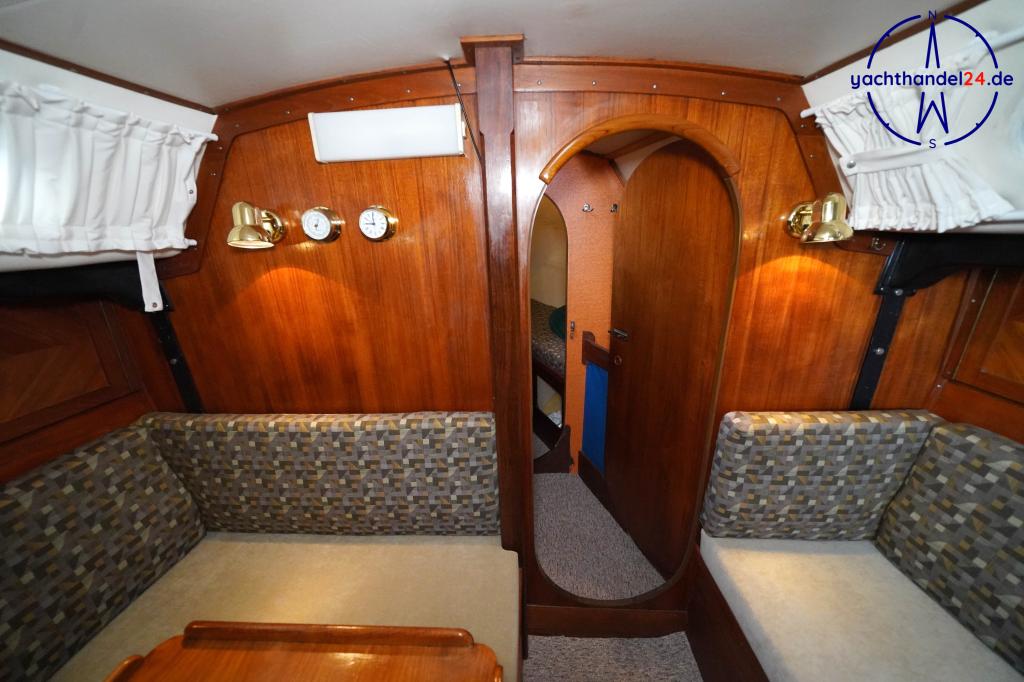 Cockpit der Verl 900 Baujahr 1976, 9.28 Meter lang, Zustand: gut