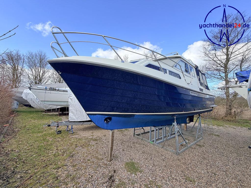 Innenansicht der Dahls B&aring;tbyggeri a.s. Westbas 29 offshore Baujahr 2004, 9.2 Meter lang, Zustand: gut