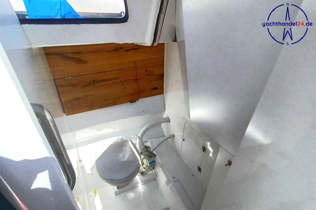 Deck der Comar Comet 910 Baujahr 1977, 9.1 Meter lang, Zustand: reparaturbed&uuml;rftig