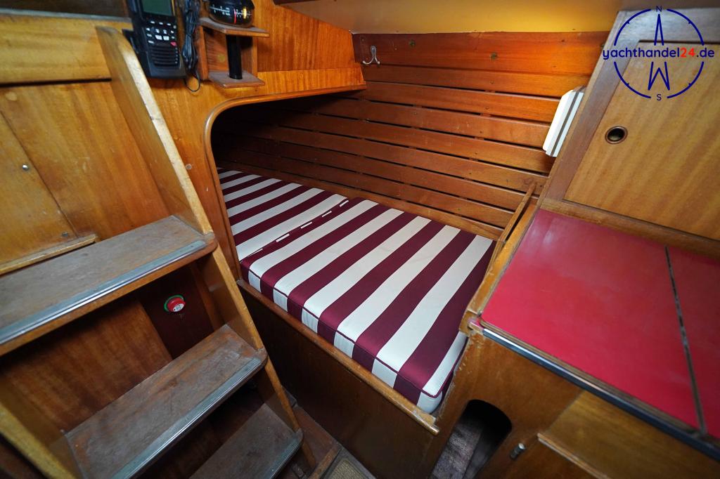 Motorraum der Henningsen &amp; Steckmest Scalar 28 Baujahr 1974, 8.6 Meter lang, Zustand: sehr gut