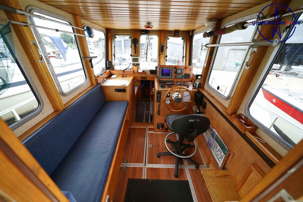 Cockpit der Wilhelmsen Kutter 1000 Baujahr 1993, 10 Meter lang, Zustand: gut