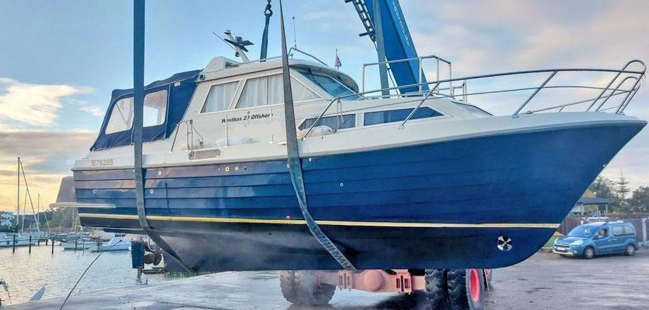 Deck der Dahls B&aring;tbyggeri a.s. Westbas 29 offshore Baujahr 2004, 9.2 Meter lang, Zustand: gut