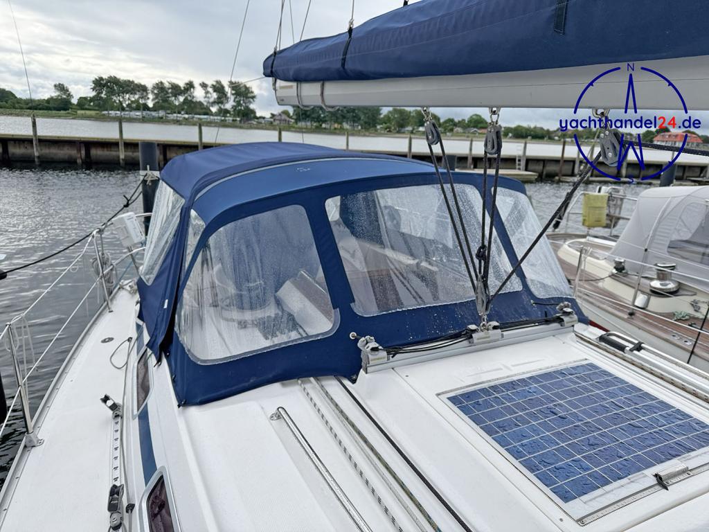 Innenansicht der Bavaria 36 Baujahr 2004, 11.4 Meter lang, Zustand: sehr gut