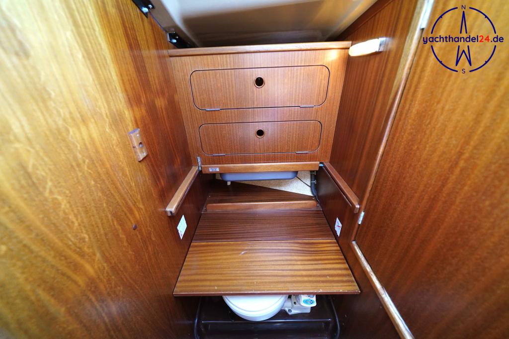 Innenansicht der Dehler Optima 101 Baujahr 1985, 10.1 Meter lang, Zustand: gut