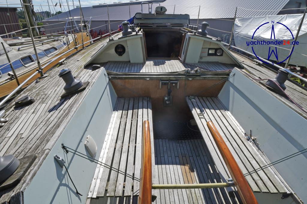 Innenansicht der Waarschip 36 LD Baujahr 1992, 10.75 Meter lang, Zustand: reparaturbed&uuml;rftig