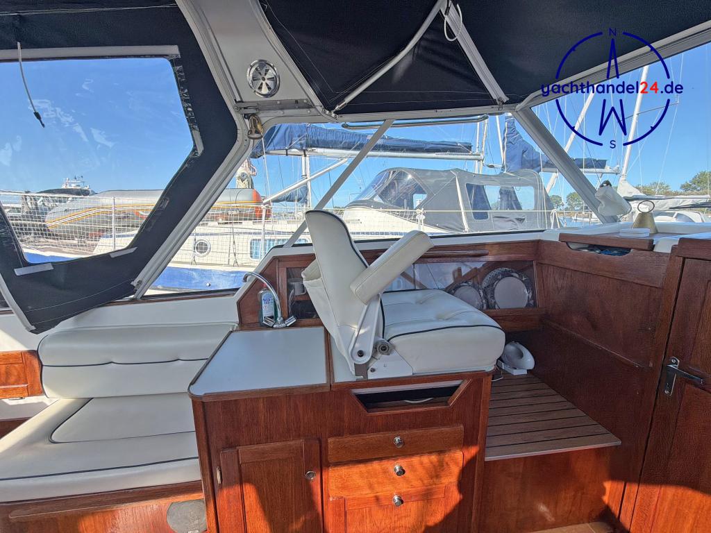 Cockpit der Inter 9000 Nor Line Baujahr 2004, 9 Meter lang, Zustand: gut