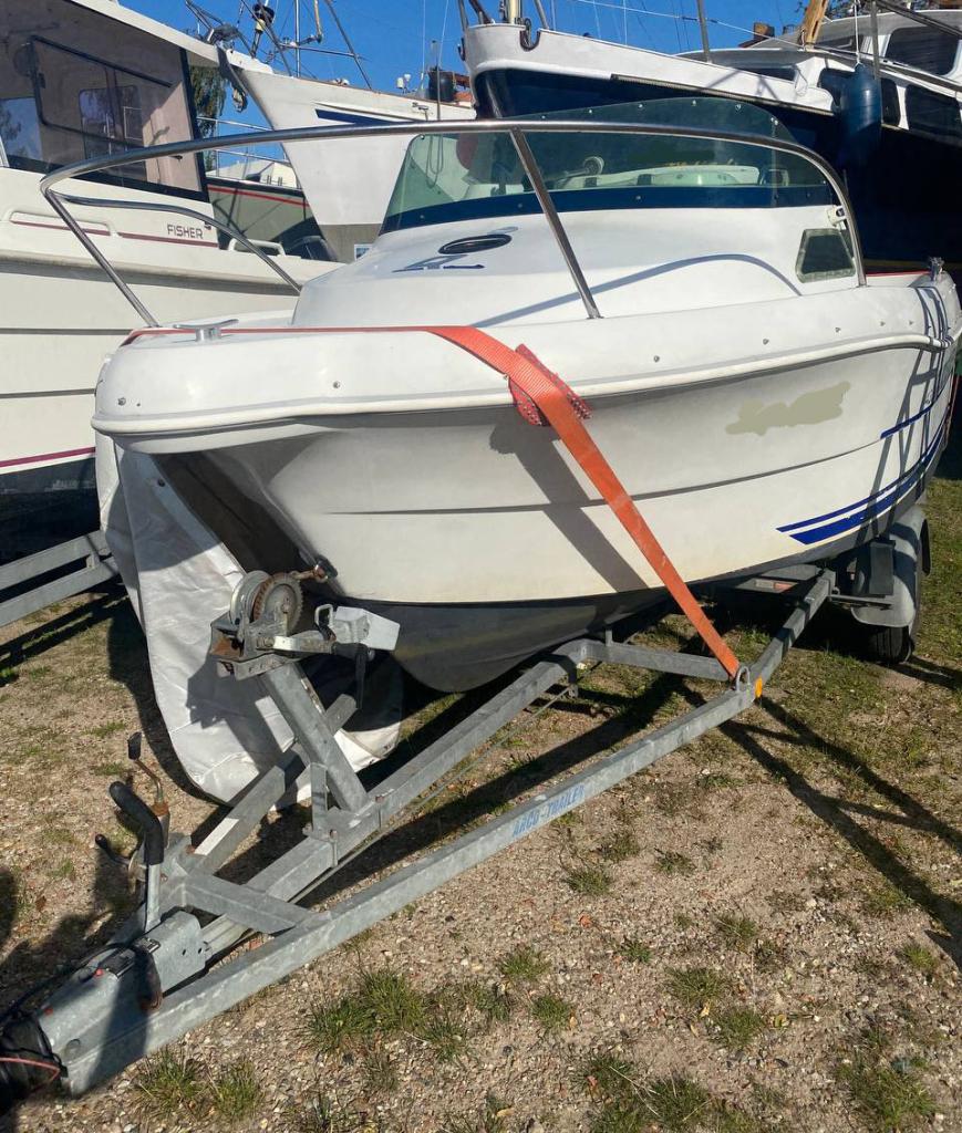 Detailansicht der Quicksilver Cabin 435 Baujahr 1999, 4.48 Meter lang, Zustand: gut